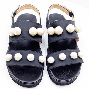 🆕{Renvy} Pearl Embellished Sandals